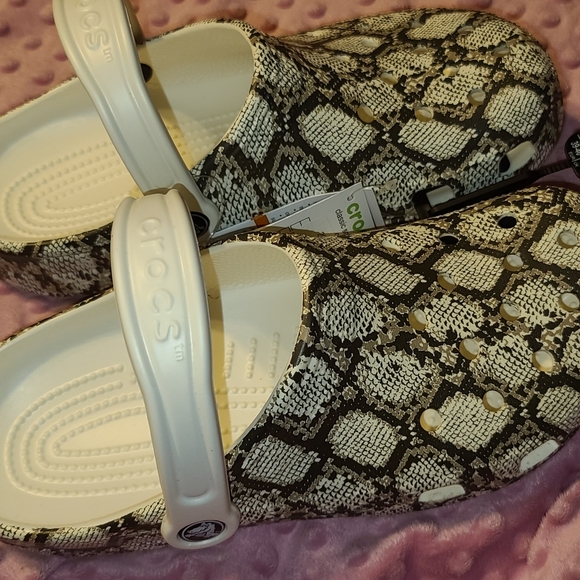 Crocs - Picture 7 of 12